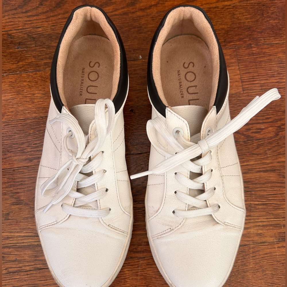 SOUL Naturalizer white and black sneakers